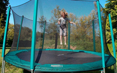 兒童玩蹦蹦床的好處有什么和容易出現的問題 兒童玩蹦蹦床的好處有什么和容易出現的問題